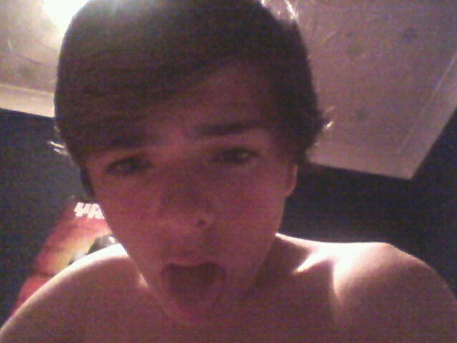 Follow me and i'll follow you back just a regular british boy who loves to skate! 15 years old always up for a chat! Dm me and ill reply!:)3
