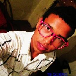 yo la amo y la quiero mucho y le digo a esas persona que un DIA cuando le ballen a Da un beso a una persona primero dile TE AMO