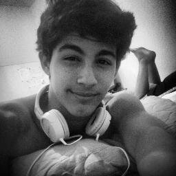 Viver e nao ter a vergonha de ser feliz!