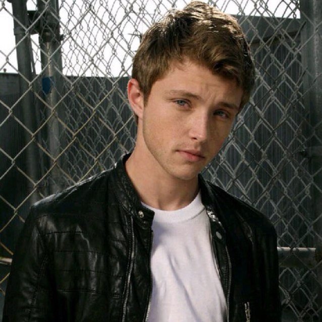 |Let me think| |Vampire|Single|TVD rp|18+|Humanity on-ish| #TeamBadass