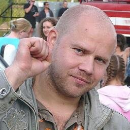 Мужчины предпочитают женщин, напрягающих член, а не мозг!