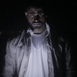 Cantor e Compositor de Rap Gospel, filho de Deus e casado com Vanessa. Tudo que tenho foi dado pelo Senhor. Site Oficial - http://t.co/9dTKCd39jq