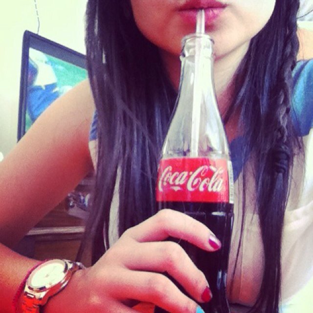 AMO A DIOS! Me encantan las moñas, la CocaCola, los chocolates, piglet, el color verde, sonreir y ser feliz
