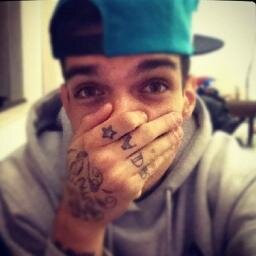 ``Fã do adriel maconheiro,meu twitter só fumaça´´ Pollover ♥ ‏