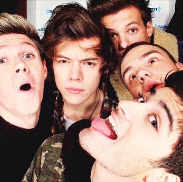 FOLLOW @1D5SOS817 not this account please? I LOVE YOU! THIS IS FREE FOLLOW, IT'S THE LEAST YOU CAN DO!!!!!(: SHE FOLLOWS BACK!