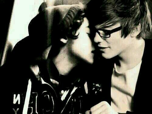 in love with cats,1D, 5SOS, ed sheeran, little mix, food and toy story. I like kind, funny and tolerant people :P #Larry I'm weird..