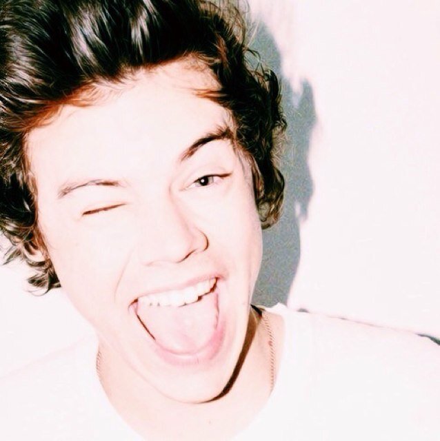 readmybio100's profile picture. You just got a FREE follow from @teenywolves ! follow her instead of me :)