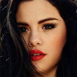 13 YAŞINDAYIM. DYLAN'I VE TEEN WOLF OYUNCULARINI ÇOK SEVİYORUM.DEMI MILEY SELENA RIRI GAGA GİBİ SANATÇILARIN ŞARKILARINI DİNLİYORUM. EZRA QANQ.
