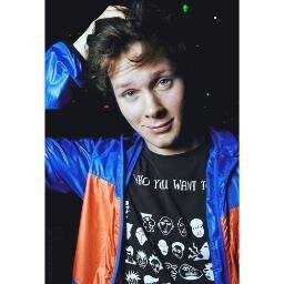 HiddenMagician_'s profile picture. Who would've thought that college would make me break my shy nature. I still play my uke and do magic, although. I've grown up to be quite successful.