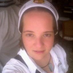 Vengo de otro planeta XD Ser uno mismo es la clave, ama la vida y no finjas ser quien no eres =)