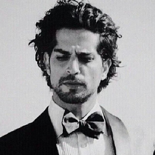 Fahdrt's profile picture. خليط احساس ذارف من الحون ][ يحكي حكاية عالم الصد وشكاله ][ آن اقسى الالم أنك تبصر ولك عيون ][ وتشوف من غدربك يحقق اماله