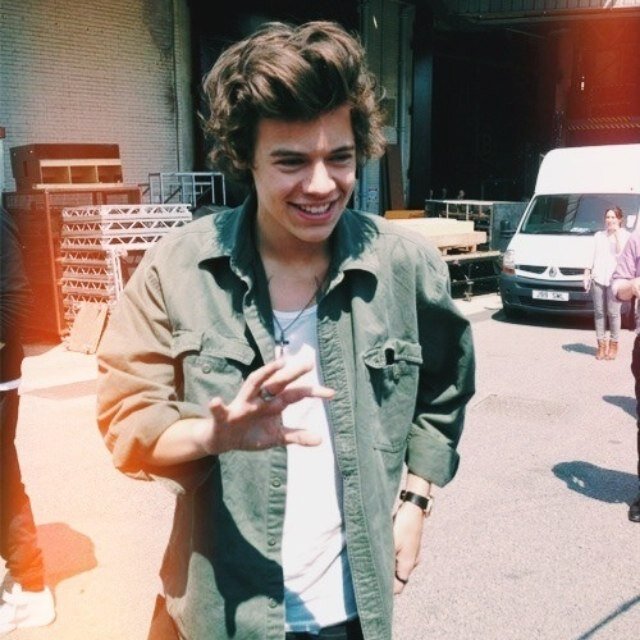 HI YOU JUST GOT A FREE FOLLOW SO GO FOLLOW @radicalxharry AND ASK FOR A FOLLOW BACK TY XX