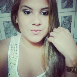 Nathália Beatriz Viana de Andrade, 18 anos, Cristã, tauriana e estudante de RH.