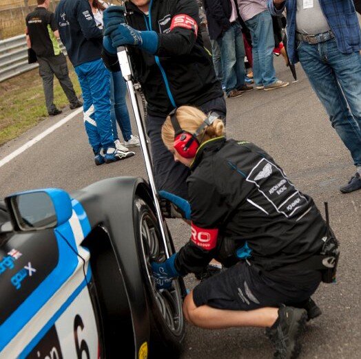 Red Bull F1 CNC Machinist,HNC Mechanical Engineering,Race Mechanic-GT3 Aston Martin Racing -BritGT, Blancpain,LeMans, Women In Motorsport :) *Views are my own*
