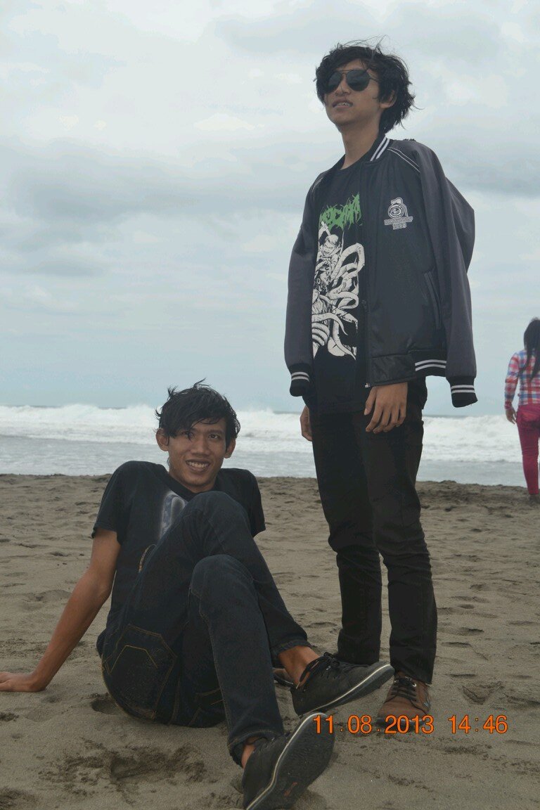 Sendirian itu rasanya lebih menderita 
daripada merasakan sakit.... follow me  ∩__∩