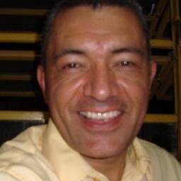 Venezolano, nacido, criado y viviendo en Maracay, Fanatico de los Tigres de Aragua y del Real Madrid, padre feliz, amante d la musica y el ejercicio,