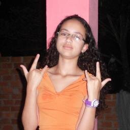 sou uma pessoa  alegre bonita estrovartida