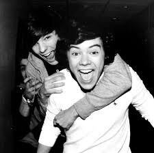Absolutely Love One direction! Most Importantly, we love Larry Stylinson :)