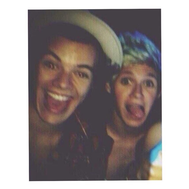 hey ya! i gave you a free follow now can you please follow @saraaayo_ thanks loads ! ily stay fab