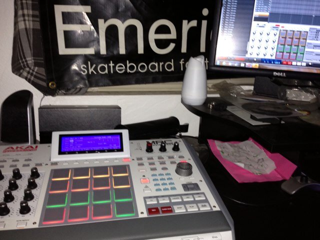 Slangin dime bags since 99. Rapper, beat maker, dj, motovlogger... I do it all
