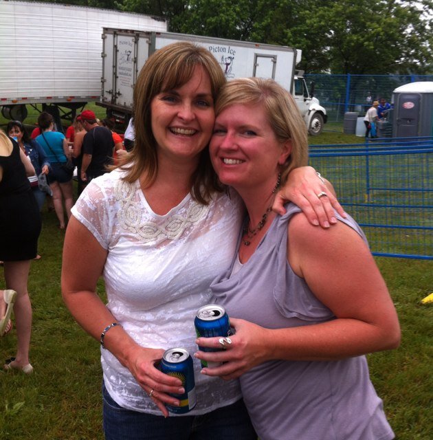 lauraraycraft's profile picture. 