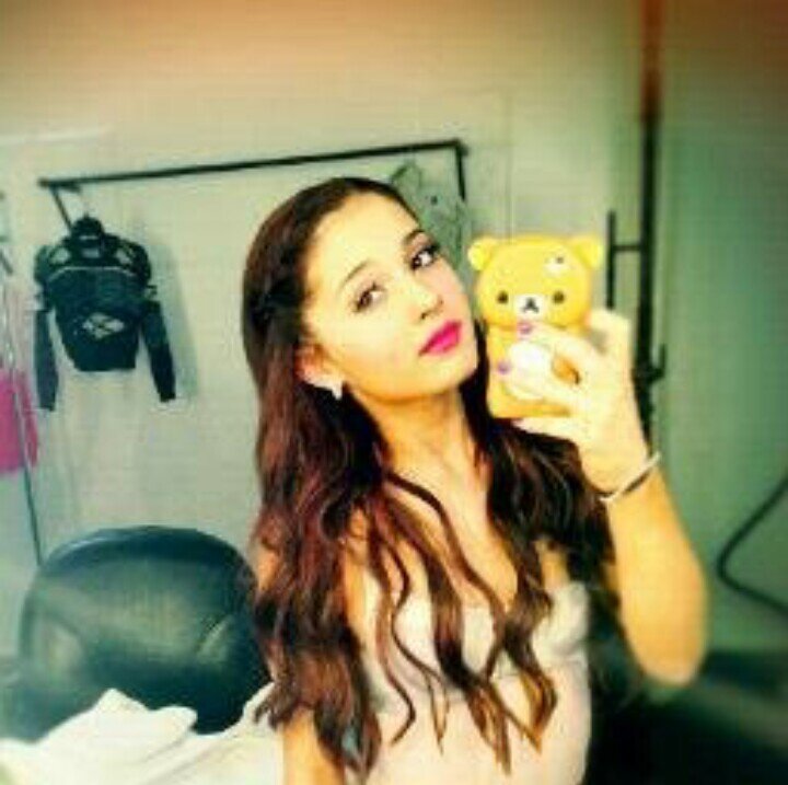 Heyy! I'm Ariana Singer, Actress , and Songwriter doing my own thing and making people happy with my music!||Rp||FOLLOW ME AND YOUR DREAMS COME TRUE!