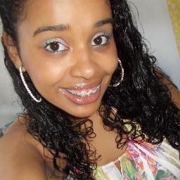 Me descrever  ???   Impossível, não tenta me rotular  ...  Cada um vive do jeito que escolhe! Segue aeee @juuhrufino *-*