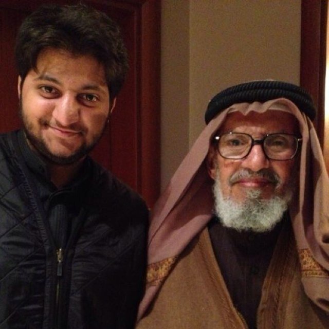 لِسَانُ الفَتَى نِصفٌ وَنِصفٌ فُـؤَادُهُ

فَلَمْ يَبْـقَ إَلا صُورَةُ اللَّحْمِ وَالـدَّمِ

92:48