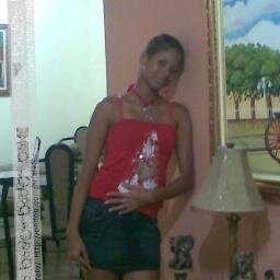 te quiero cuando por las noches te sueño. te quiero cuando en el dia te pienso. te quiero bajo este cielo eterno. te quiero cuando a mi lado te siento.....