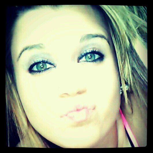 LindsayBabyy17's profile picture. #17 #young #summer #zebras #crazy #taken #senior #aries3