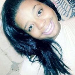 ; {..}  Viver é não ter vergonha de ser quem você é. De abraçar as pessoas que você gosta, de cumprimentar todos da mesma maneira;*