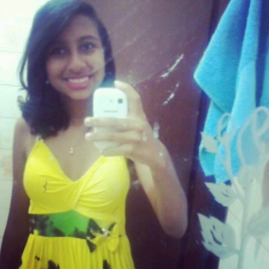 Pequeno resumo... Bom Eu Sou Assim Do Jeitinho Da Foto Apenas Fisicamente... Bom Meu Nome é Gabrielle Jovem, 14 aninhos, torcedora do Palmeiras ♥ ' Segue e sigo