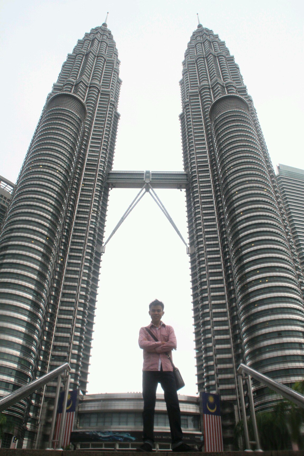 Simple,, likes traveling,, comfort to anyone,,