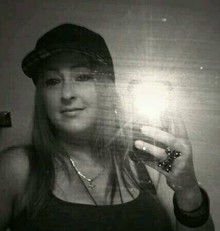 thebitch_yolo's profile picture. trying to figure it out :-\