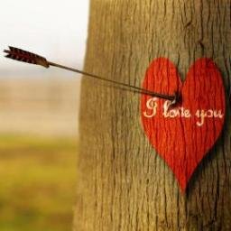 dear someone, kamu adalah hal terbaik yang pernah aku miliki, bersamamu hidupku terasa sempurna (˘⌣˘)ε˘`)♥ | follow @StatusNusuk now \(´▽`)/