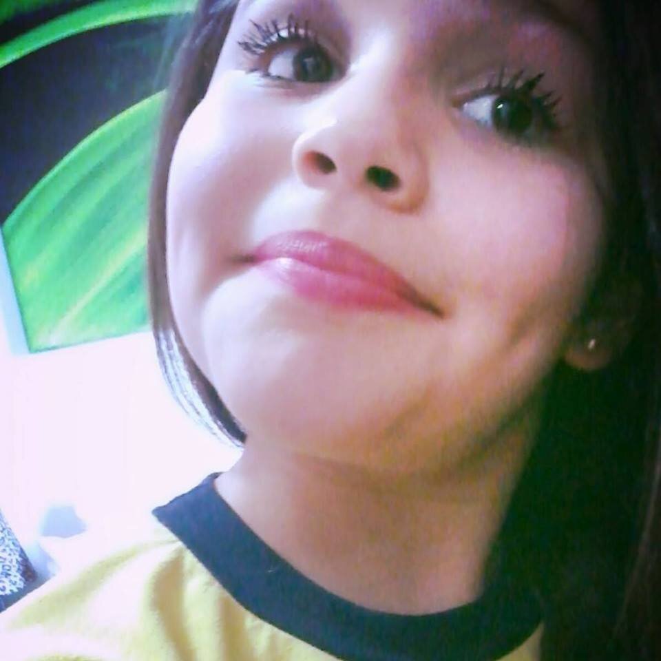 Amo Pizza,Batata-Frita e Doritos :3 Amo minhas Amigas e ODEIO qdo me xingam,,
AMO Minhocas citricas :)) Lovatic,Pinniner,Swifter,Arianator and Kélover :)