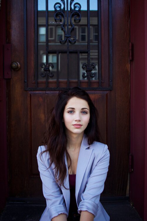 Actress and model. I love music, London, wine, eating, writing and reading. (Ps: Twitter make-believe)