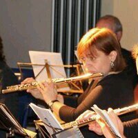 Llicenciada en Informàtica.
Pianista, flautista i amant de tot tipus de música.