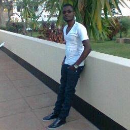 DanielVybs's profile picture. you can see my face but you can't see me inside