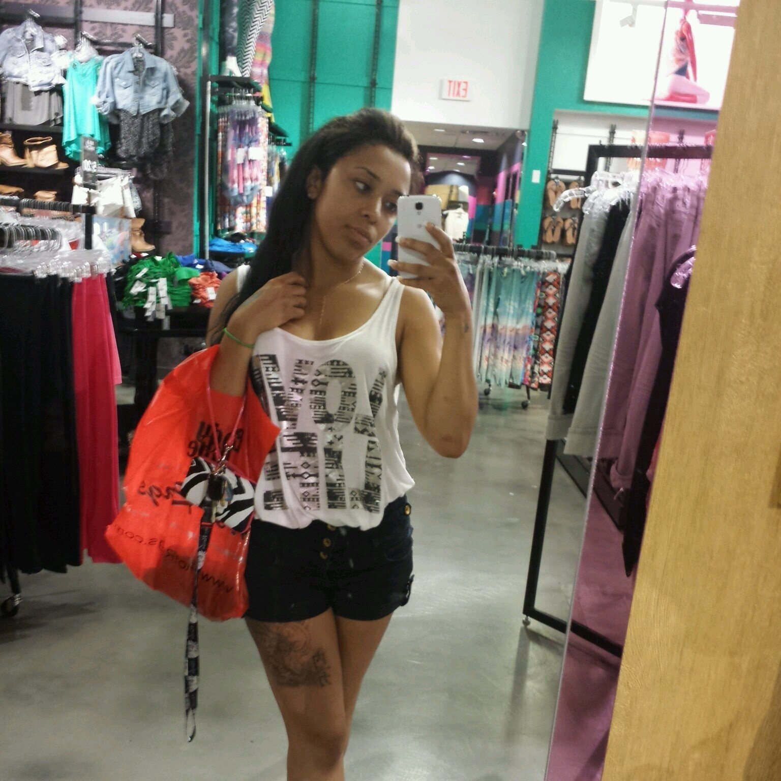 [22]Im just me. Living my life from day to day&learning from my mistakes. Follow me I follow back.