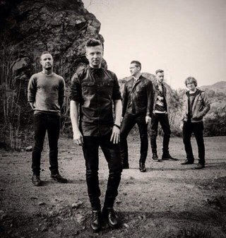 Hello! Follow us if you love OneRepublic. Biggest fans! 0/4 (discluding ryan)