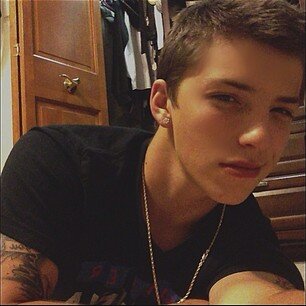 HELLO I AM AUSTIN MORALES.
I TELL THEM THAT I REALLY LIKE THE HIP HOP. MOST IMPORTANT AM BELIEBER BOY :'D