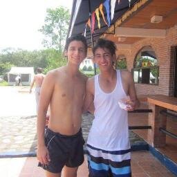 Disfrutando los placeres de la vida
http://t.co/p0t50zhBVn