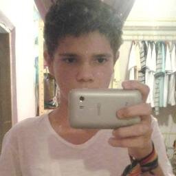 sou flameguista de coraçao onde estiver estarei o meu mengo  sou sincero olhos castanhos escuros nao gosto de mentiras