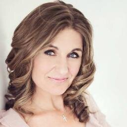 Micaela and Mary-Anne tweet for this online monthly magazine ...simply about family. Winner of @jacquelineGold #WOW Mumpreneur Top 100 Winner