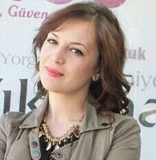 ozlemmm19's profile picture. 