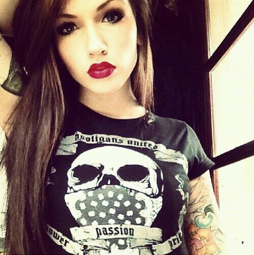 TitaMinis's profile picture. Si en mi casa no me quieren a algun lado tendré que ir, por ejemplo, Twitter.