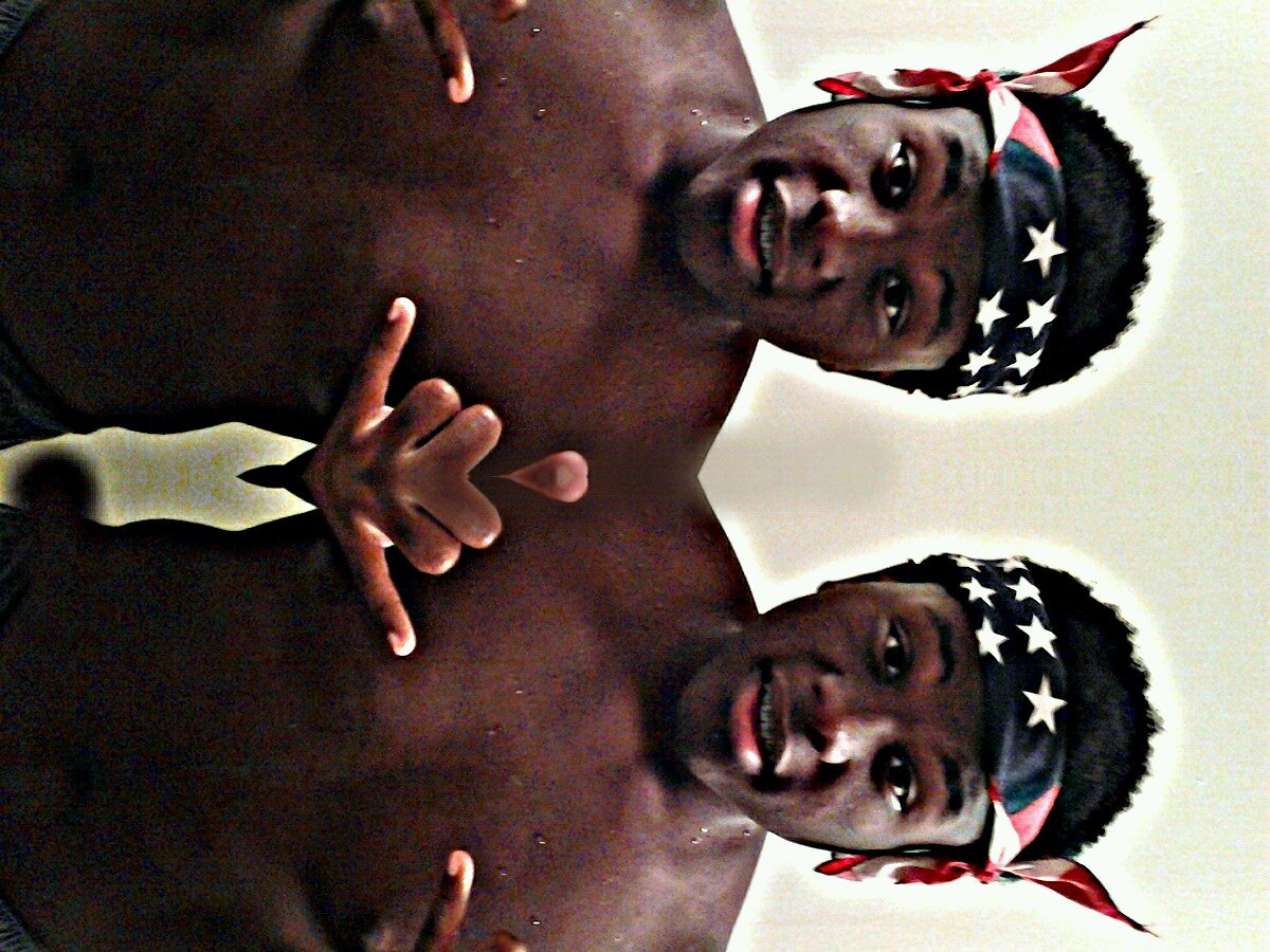 my name is jett but u can call me trinidad ima,a artist not a rapper and im bout er thing i spit  sign to gold gang ENT