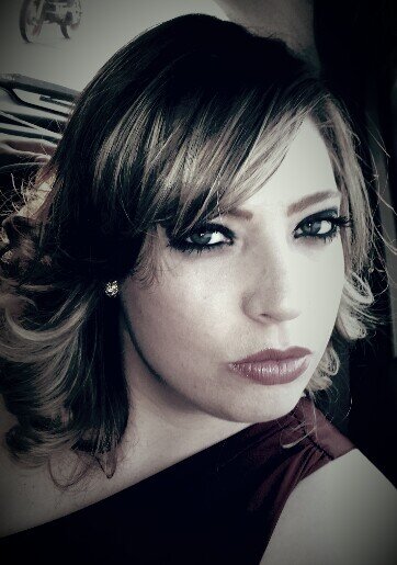 Singer, Scorpio, artist, body and soul. Seeking a path to the sun light. Someone ... that certainly knows what she wants.