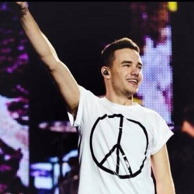 How many directioners love 1D?
Follow me if your a big directioner;)
I follow back, just ask! :) xoxo ❤️
-LiamPayne-